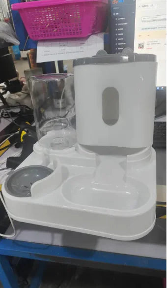 Auto Pet Feeder for Cats and Dogs (Colour Variant)