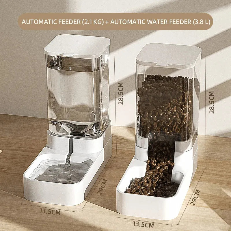 Distribuidores automáticos de comida e água para animais de estimação