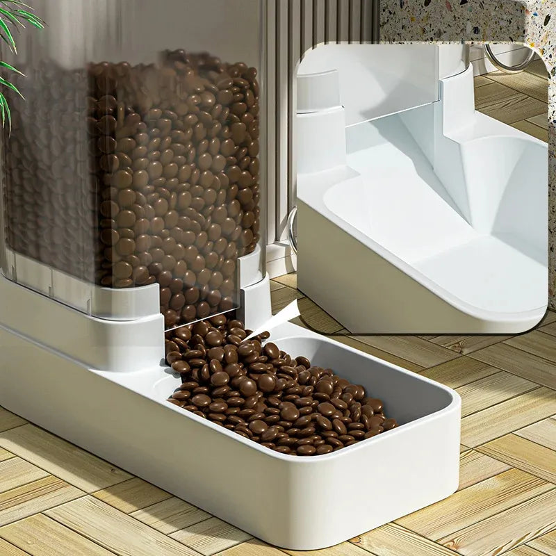 Distribuidores automáticos de comida e água para animais de estimação