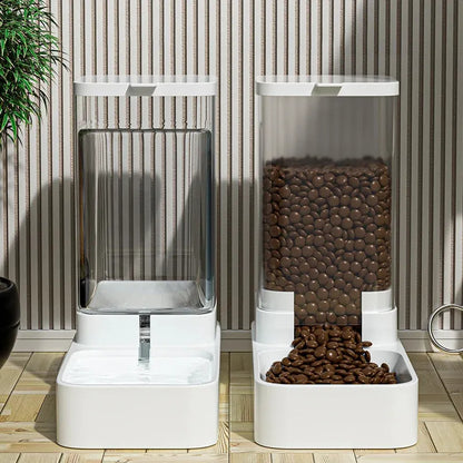 Distribuidores automáticos de comida e água para animais de estimação